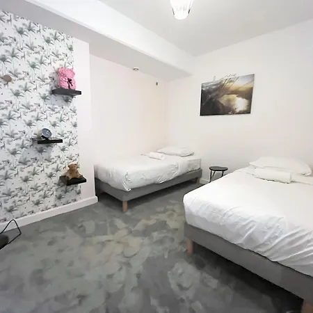 166 - Urban Luxury In Center Of Apartment